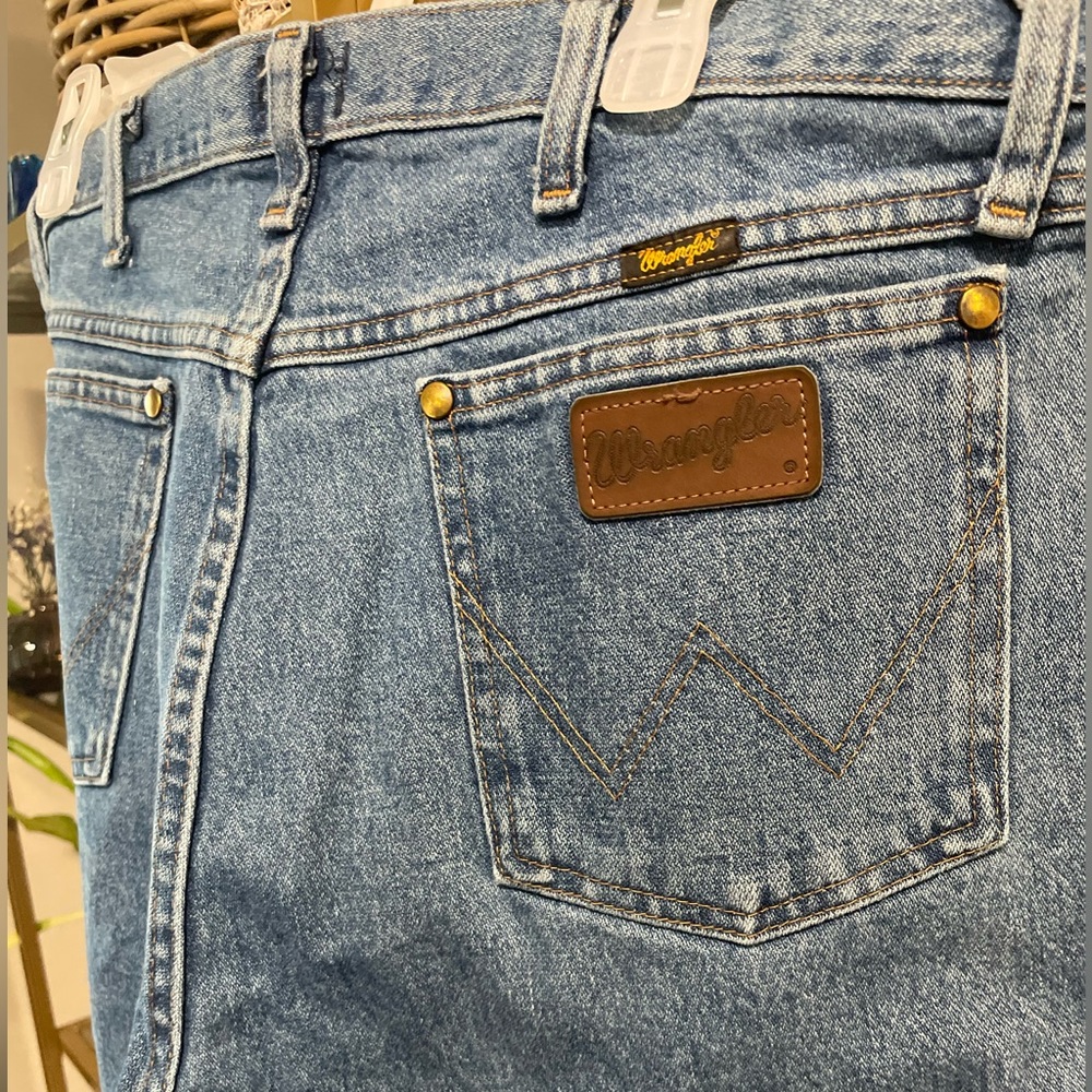 Wrangler straight leg jeans (w38xl36)